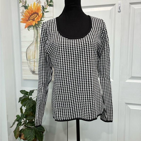 White House Black Market Tops - White House Black Market Monochrome Houndstooth Long Sleeve Top